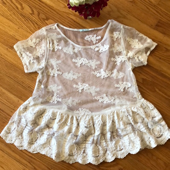 🌺 UO Kimchi Blue, Feminine Lace Top; Misses Sm!!! - Picture 2 of 5